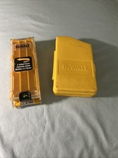 Hoja de sierra de calar DeWALT (2 lados) y estuche de almacenamiento de brocas amarillo transparente SOLO FUNDAS