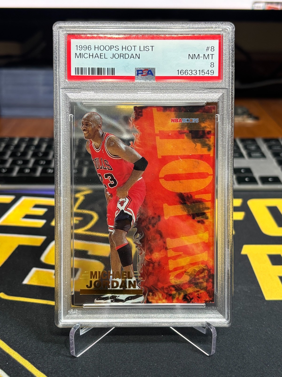 1996 Hoops Hot List MICHAEL JORDAN #8 PSA 8 