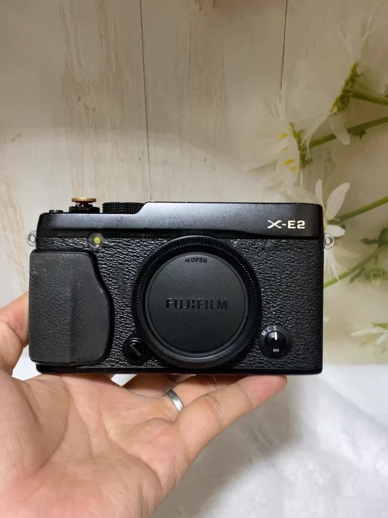 Appareil Fujifilm X-E2s 16MP – Boîtier Argenté (Occasion, Défauts Décrits, Fonctionnel)