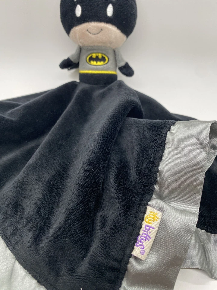 Manta de seguridad de felpa negra Itty Bittys Batman Lovey sello DC Comics Foto 4 de 4