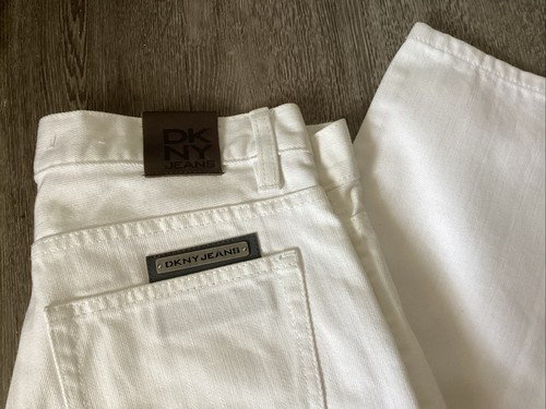 DKNY Bowery Boyfriend Fit Woman’s White Denim Jeans 29W 32L Zip Fly BNWOT - Picture 2 of 8