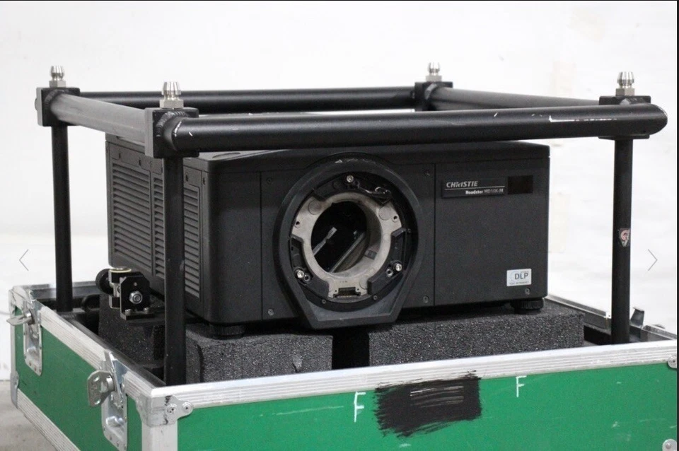 Proyector HD de doble lámpara Christie HD10K-M 10.000 lúmenes 3DLP Foto 4 de 4