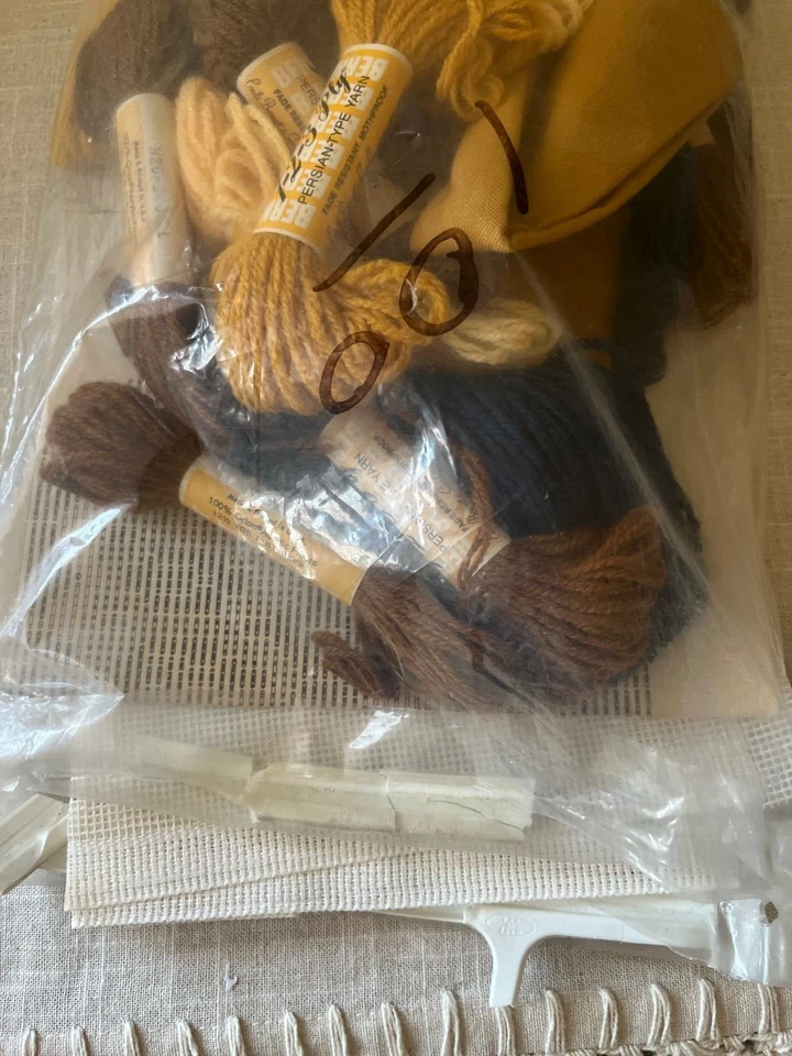 Almohada Bernat Bargello vintage de puntada rápida + porta llaves alcaparras de lona Foto 4 de 4