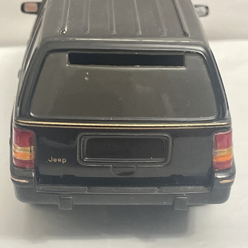 Brookfield 1:24 Scale 1994 Jeep Grand Cherokee Limited Black Diecast - Picture 7 of 10