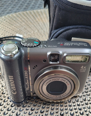 Canon Powershot A590 IS   grau - defekt, mit Original-Tasche, Datenkabel