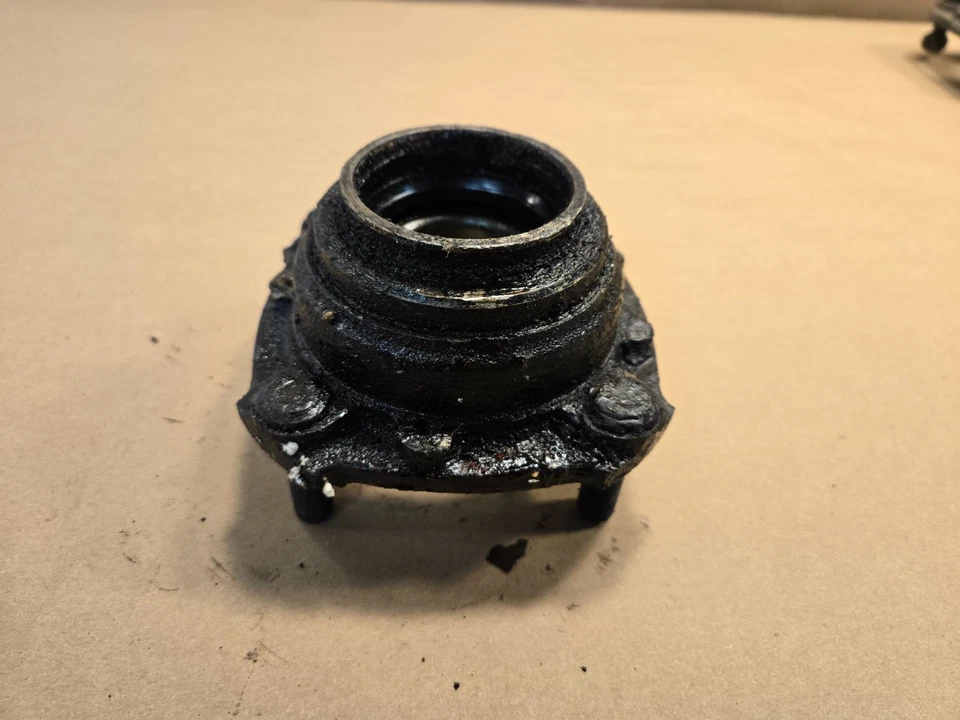 Buje de rueda de suspensión trasera original MG MGA 1500 1600 OEM Foto 2 de 4