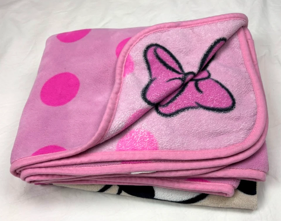Manta polar a lunares rosa Minnie Mouse Disney 50x60 niñas moño grueso difícil de encontrar usada en excelente estado Foto 3 de 4