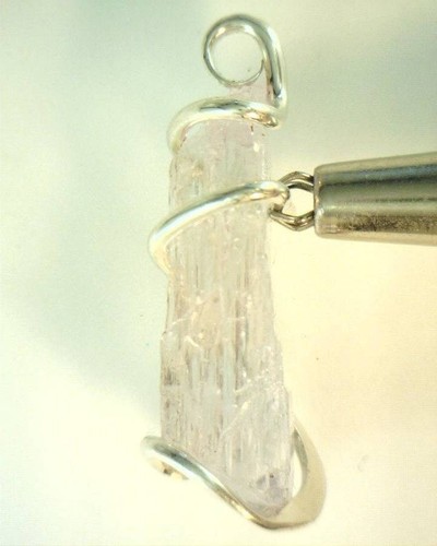 19.15ct Natural Pink Kunzite Shard in Sterling Silver Art Wrap Pendant - Picture 4 of 4