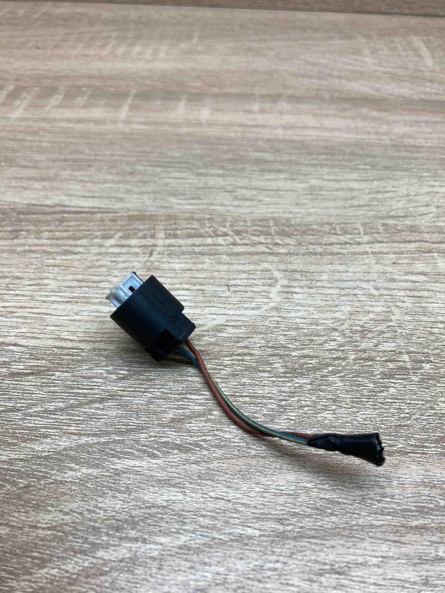 1718555 1 BMW E Series Connector Plug Unit Computer Wire