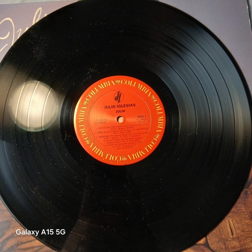 Julio Iglesias "Julio" Vinyl Record LP Columbia 1983 Spanish Singer - Imagen 6 de 8