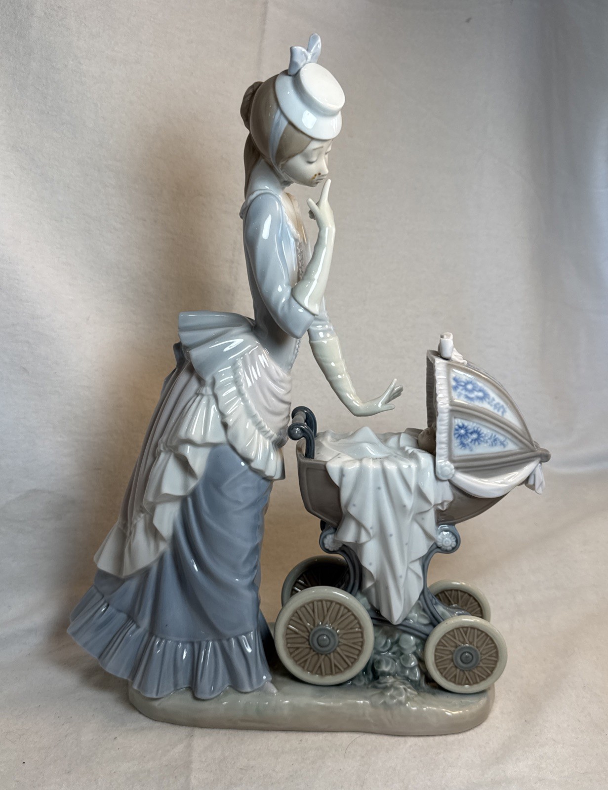 LLADRO 4938 Baby's Outing Porcelain Figurine ~ Mint ~ Mother With Baby Stroller