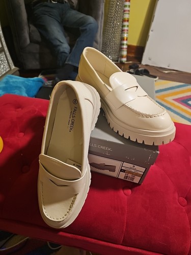 Neu im Karton Falls Creek Vanessa Penny Loafer Freizeitschuhe cremefarben knochenfarben Damengröße 9