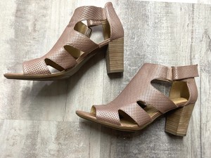 naturalizer chunky heel