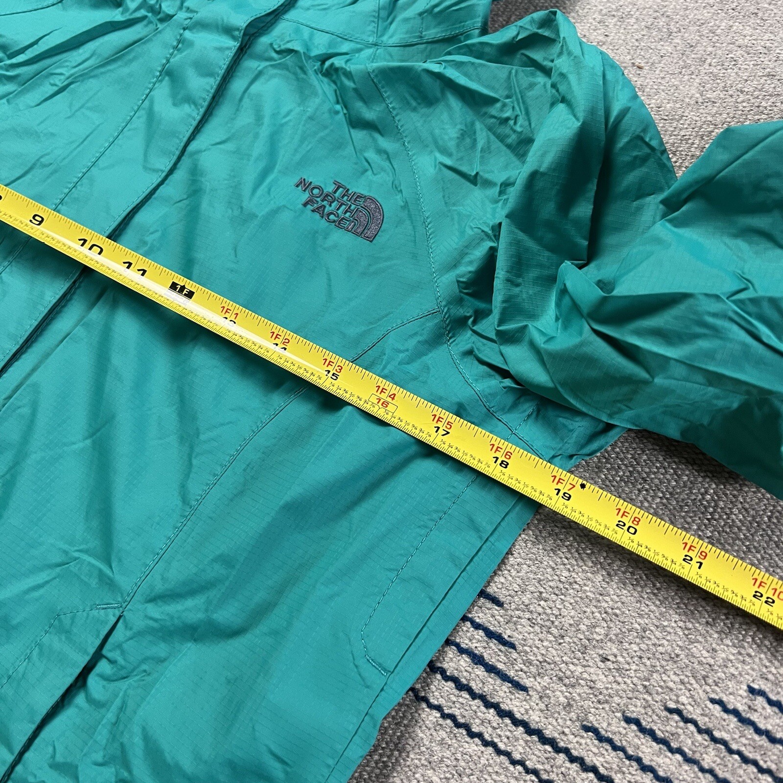 The North Face TNF Hyvent 2.5L Zip Up Rain Jacket wom… Gem