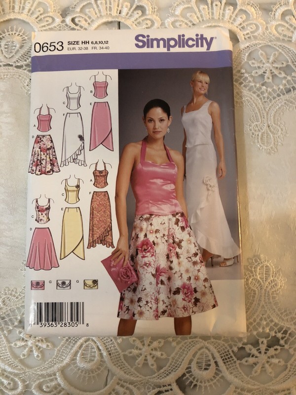  Simplicity Pattern 0653 Ladies Top, Skirt, Purse Size 6,8,10,12 