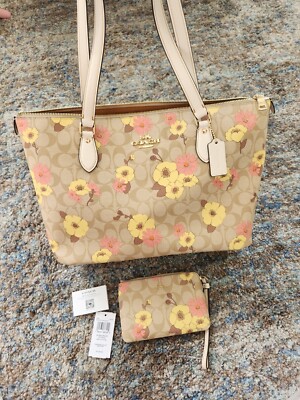 Coach Gallery Tote & Wristlet In Signature Canvas Floral Cluster Print CH727