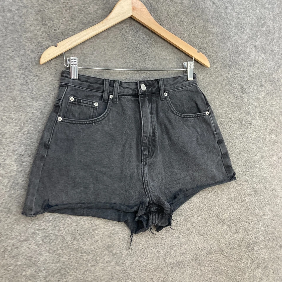 Pantalones cortos de mezclilla para mujer Insight talla 28 negros dobladillo deshilachado cintura alta verano 51633 Foto 2 de 4