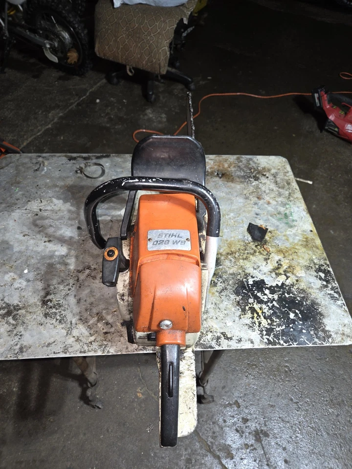 BONITA MOTOSIERRA STIHL 028 WB con barra y cadena Super Woodboss Av *funcionó cuando se usó por última vez* Foto 4 de 4