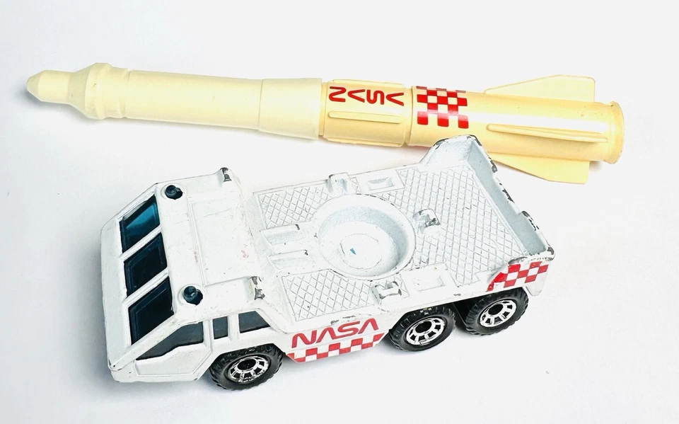 Matchbox 1985 Transporter Vehicle NASA Rocket Hauler 1:150 White Diecast Space - Image 3 of 4