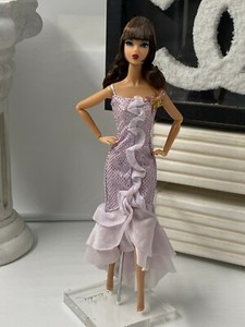 Barbie Cils implantés, corps articulé relookée + décors inclus OOAK