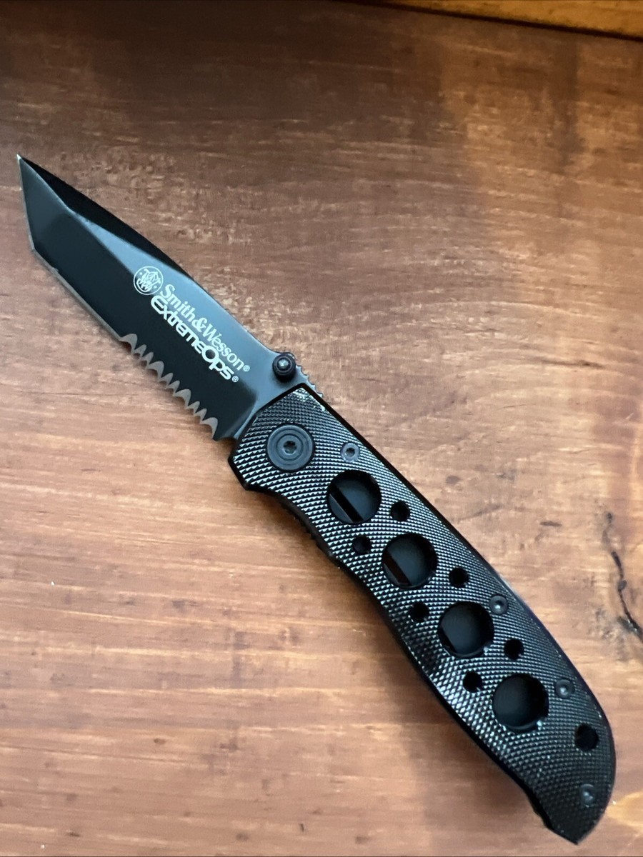 Smith & Wesson Folding Titanium Handle Pocket Knife Extreme Ops