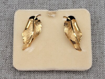 Vintage ''Wells'' 14k GF Leaf Clip On Earrings 