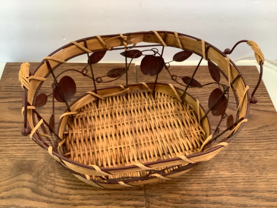 Vintage Metal Wire & Wood Slat Oval Basket with Handles Red Apples 12"x6" - Image 4 of 4
