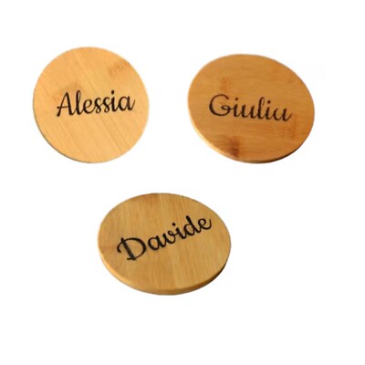 Personalisierbarer Holzuntersetzer mit Gravur Name und Widmung