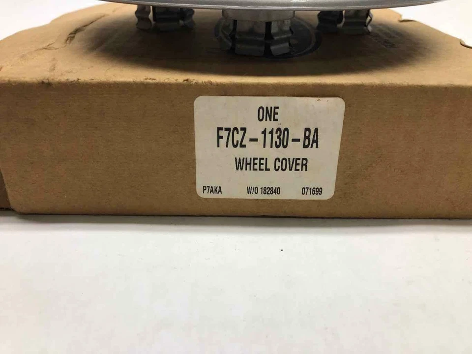 Ford Escort 1997 1998 nuevo stock antiguo nuevo tapacubos de rueda tapa central identificación de fabricante original F7cz1130ba Foto 2 de 4