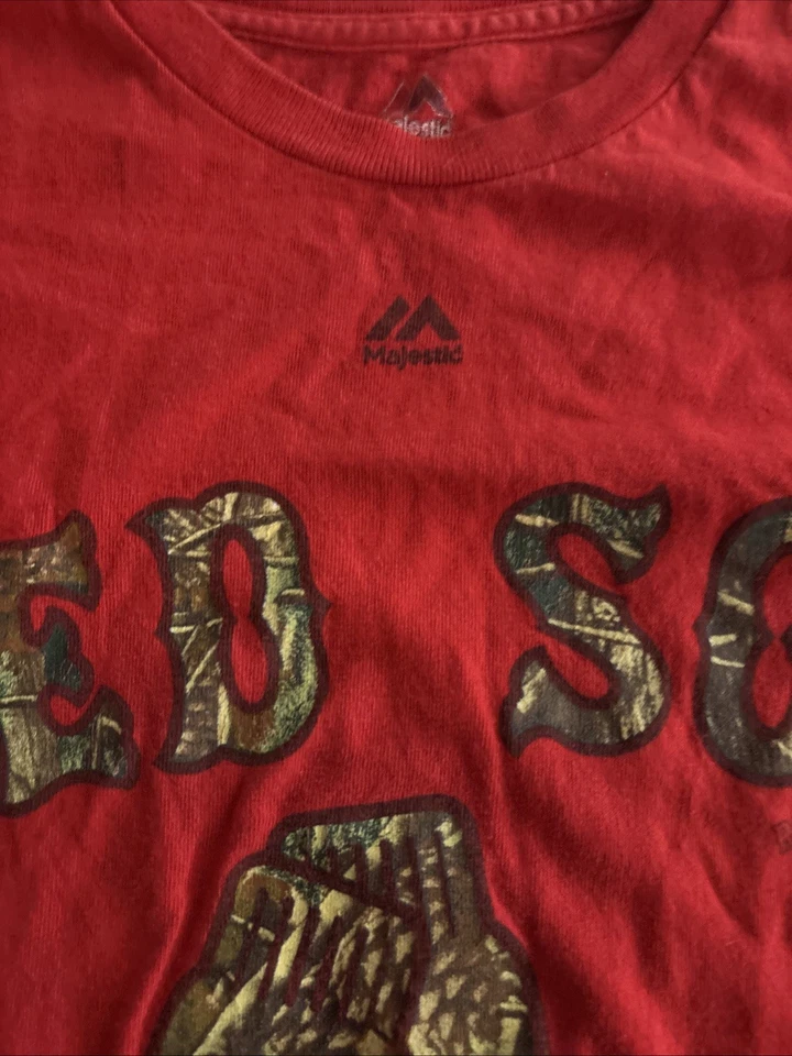 Camiseta Majestuosa Medias Rojas Talla Mediana Roja y Camuflada Foto 2 de 4