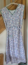 Vintage 1940s style cotton floral pinny, possibly Deadstock. Size M.