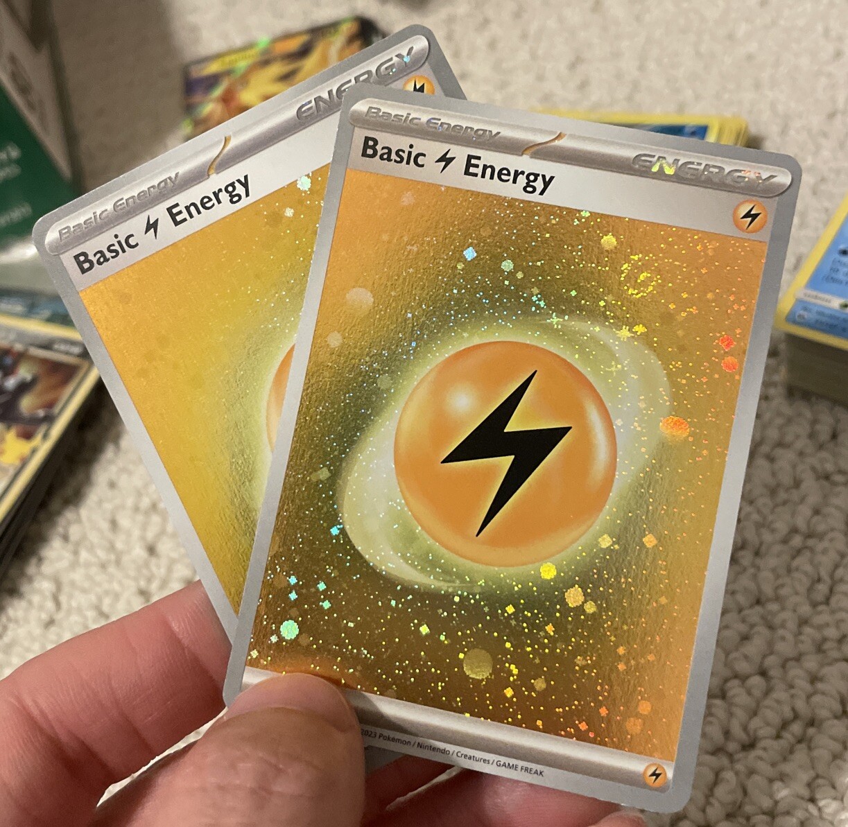 Basic Lightning Energy (Cosmos Holo) SVEen 004