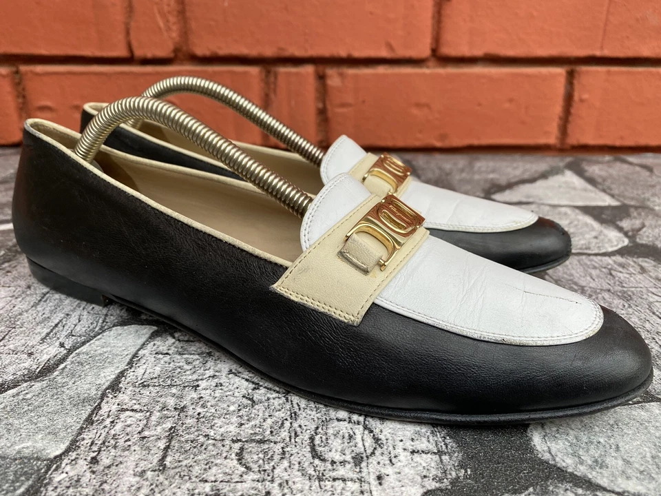 SALVATORE FERRAGAMO Varina Cuero Plano Negro/Blanco Talla 9.5. Foto 4 de 4