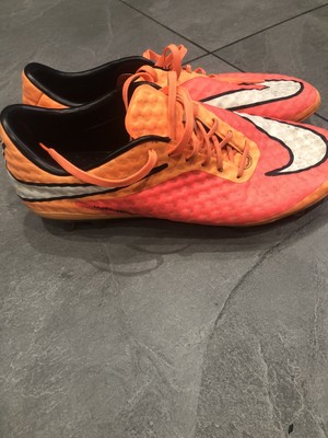 nike hypervenom phantom size 8