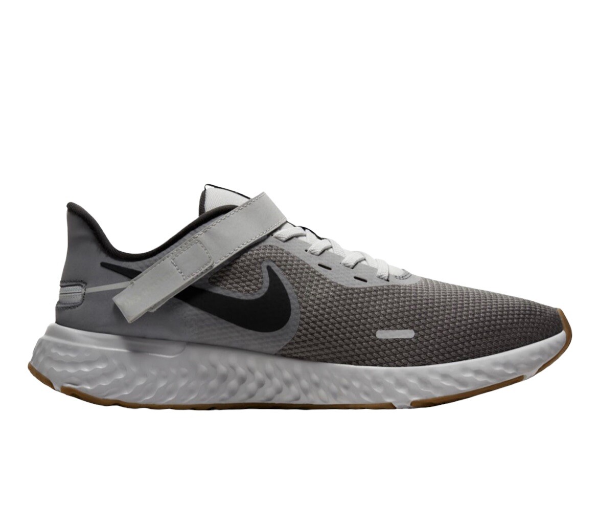 revolution 5 flyease sneaker