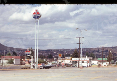 sl76 Original slide 1974 Standard Service / Gas Station 555a