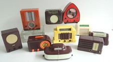 9 x alte Miniatur Radio funktionsfähig Bakelit 1940er - 1970er Puppenstube