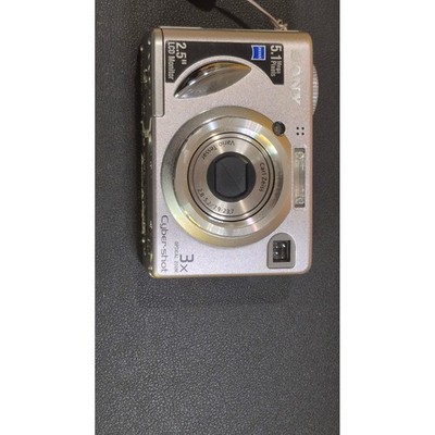 A Sony Cybershot DSC-N2 digital camera with a Carl Zeiss lens