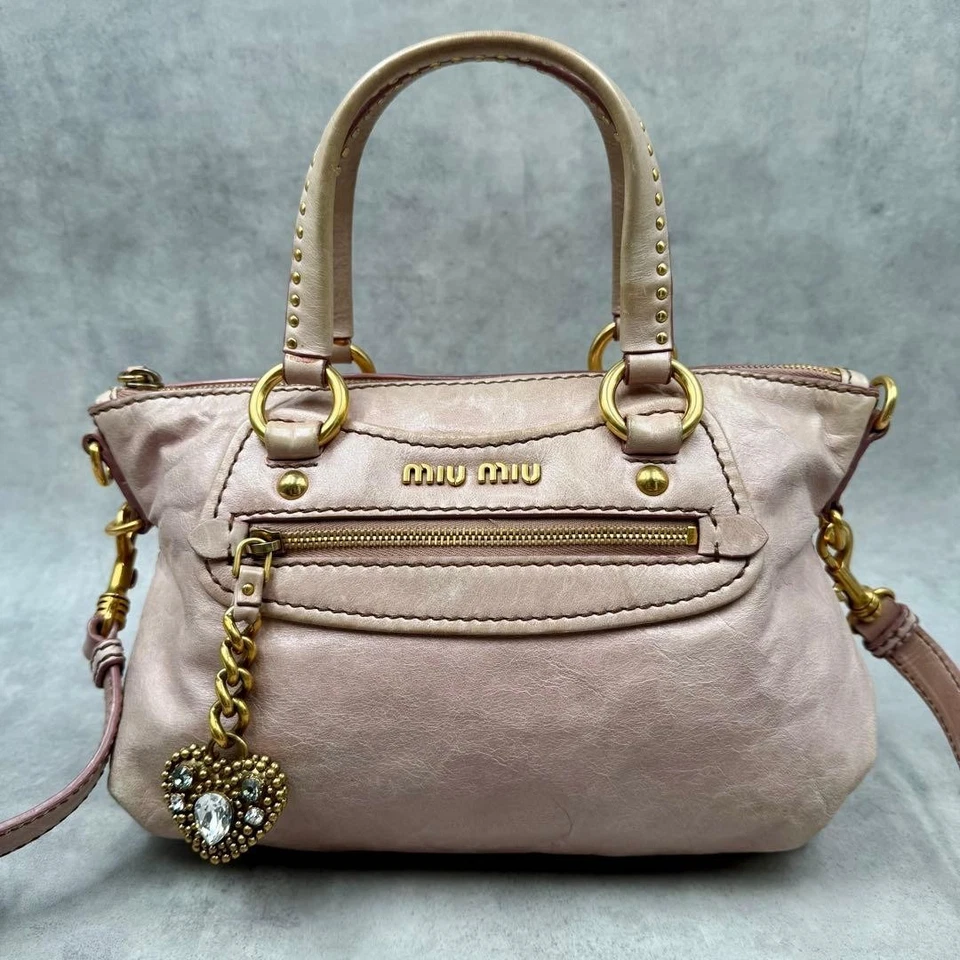 Bolso de Mano MIU MIU Tachonado de 2 Vías con Dije de Corazón Rosa Beige Y2K De Colección Usado Japón Foto 2 de 4