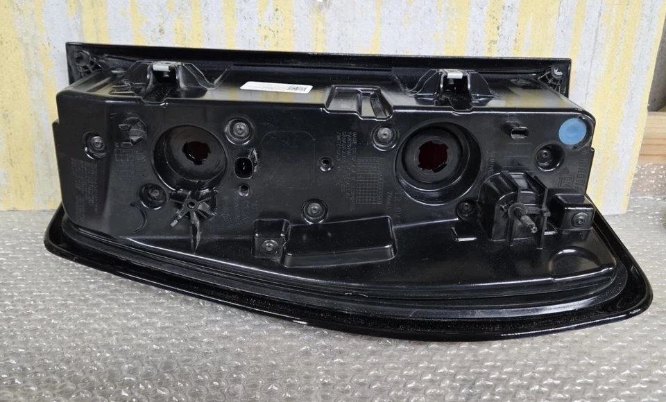 GENUINA OEM GMC SIERRA 1500 2019-2024 LUZ TRASERA IZQUIERDA LADO CONDUCTOR LÁMPARA Foto 4 de 4