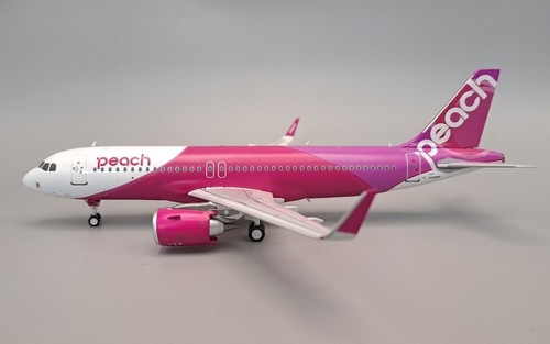 A320NEO PEACH AVIATION REG: JA206P WITH STAND - JFOX JFA320048 1/200 - Picture 3 of 7