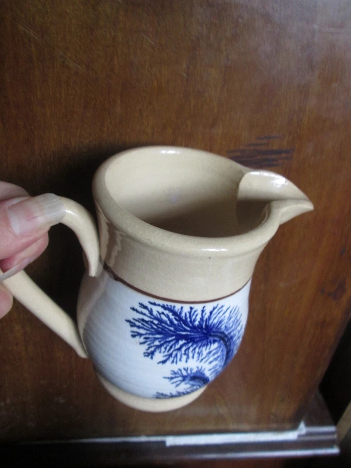 EAST KNOLL CT POTTERY YELLOW WARE LARGE PITCHER SEAWEED FEATHER MOCHA VINTAGE - Image 3 of 4