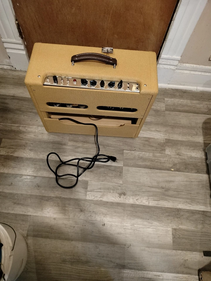 SUPER CLONE FENDER MOJOTONE COMBO AMP - Image 2 of 4