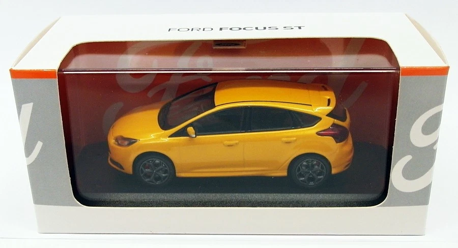 Minichamps 1/43 Scale Model Car FF01 - Ford Focus ST - ORANGE - Image 4 of 4