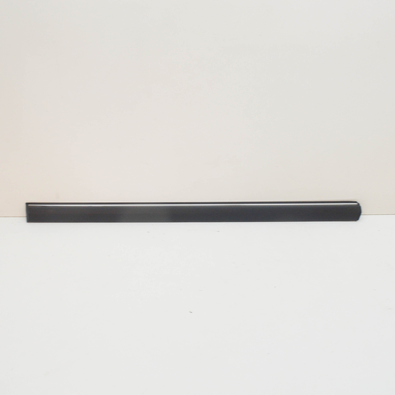 Moulure de porte avant gauche BMW 5 E28 51131871695 1871695