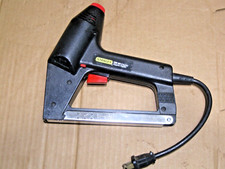 Grapadora eléctrica Stanley TRE300 probada con