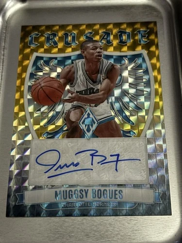 2023-24 Panini Phoenix Crusade Gold Auto /10 Muggsy Bogues CS-MUG Hornets