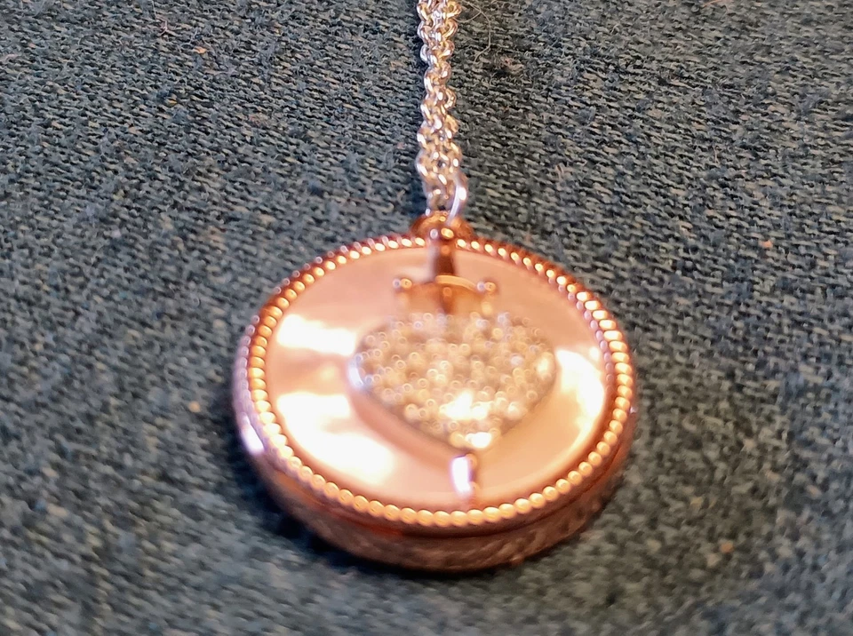 Collar DISNEY Villanos Blancanieves Espada y Corazón Chapado 18" Foto 2 de 4