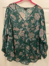 Torrid Women’s Blouse V Neck Green Floral Sheer Balloon 3/4 Sleeve Size 0