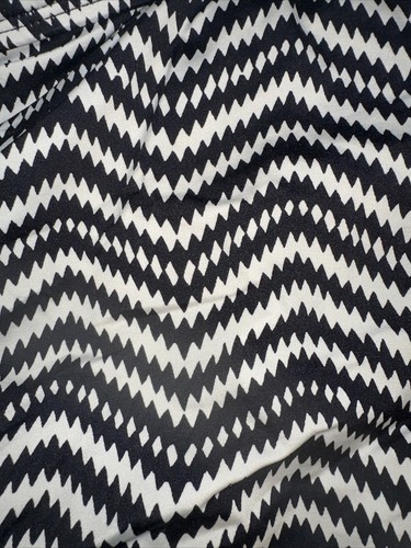 Apt 9 SwimSuit size Large One Piece Skirted Bottom Black & White Zigzag - Picture 2 of 9